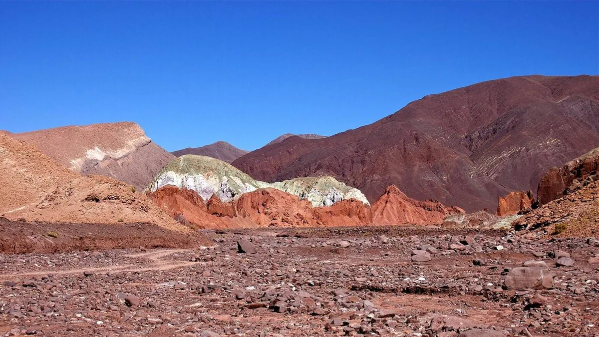 Montanhas coloridas do Valle del Arcoíris